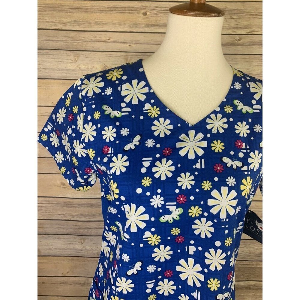 Zoe Chloe NWT Scrub Top Small Blue Floral Butterfly Dot Print V Neck Nursing - Picture 2 of 9